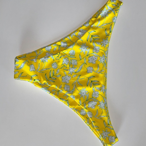 π Zaful Bikini Bottoms XL - High cut, bright yellow floral print, cheeky cut - Picture 4 of 8